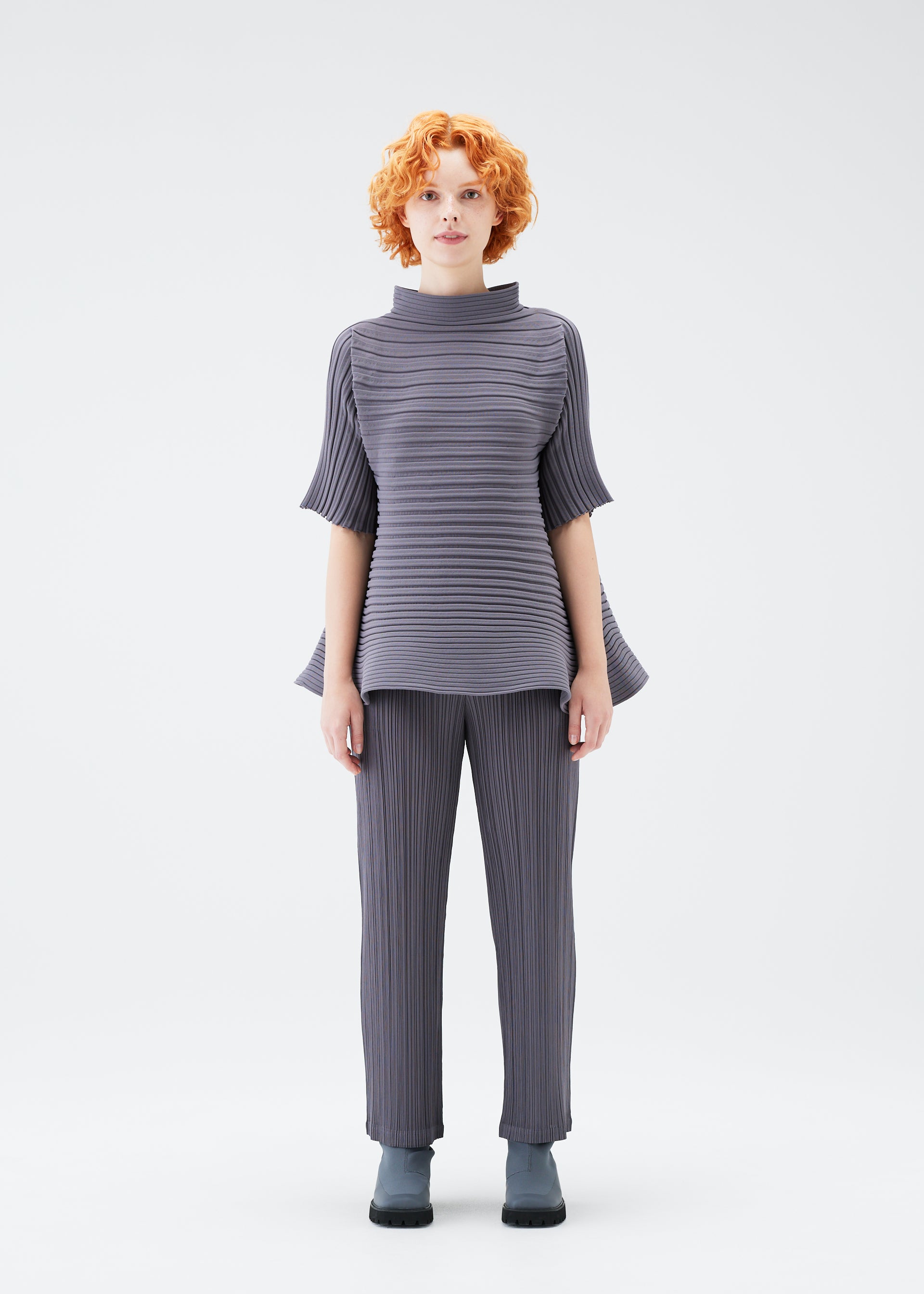 BOUNCE KNIT TOP – ISSEY MIYAKE ONLINE STORE