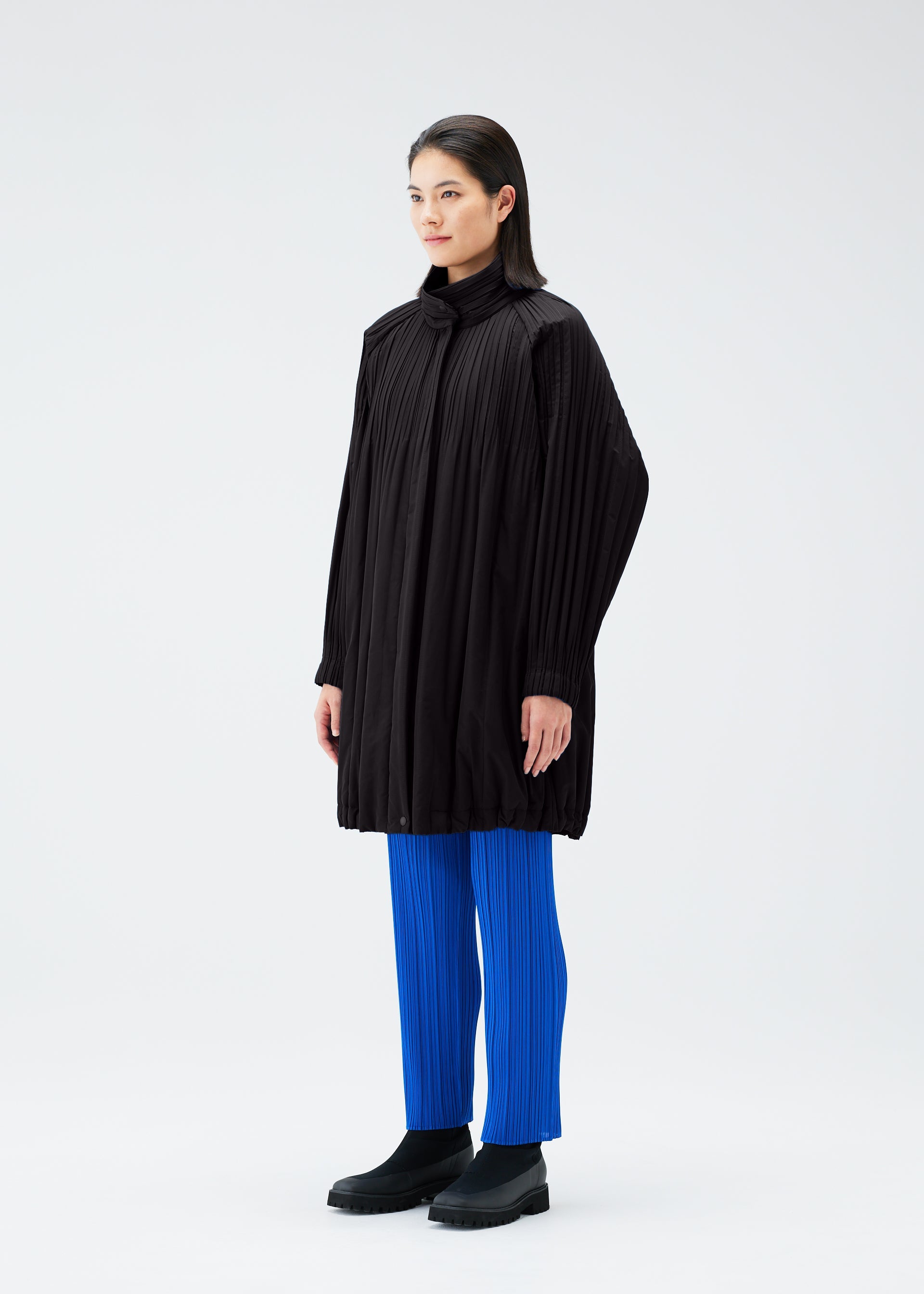 PADDED PLEATS COAT