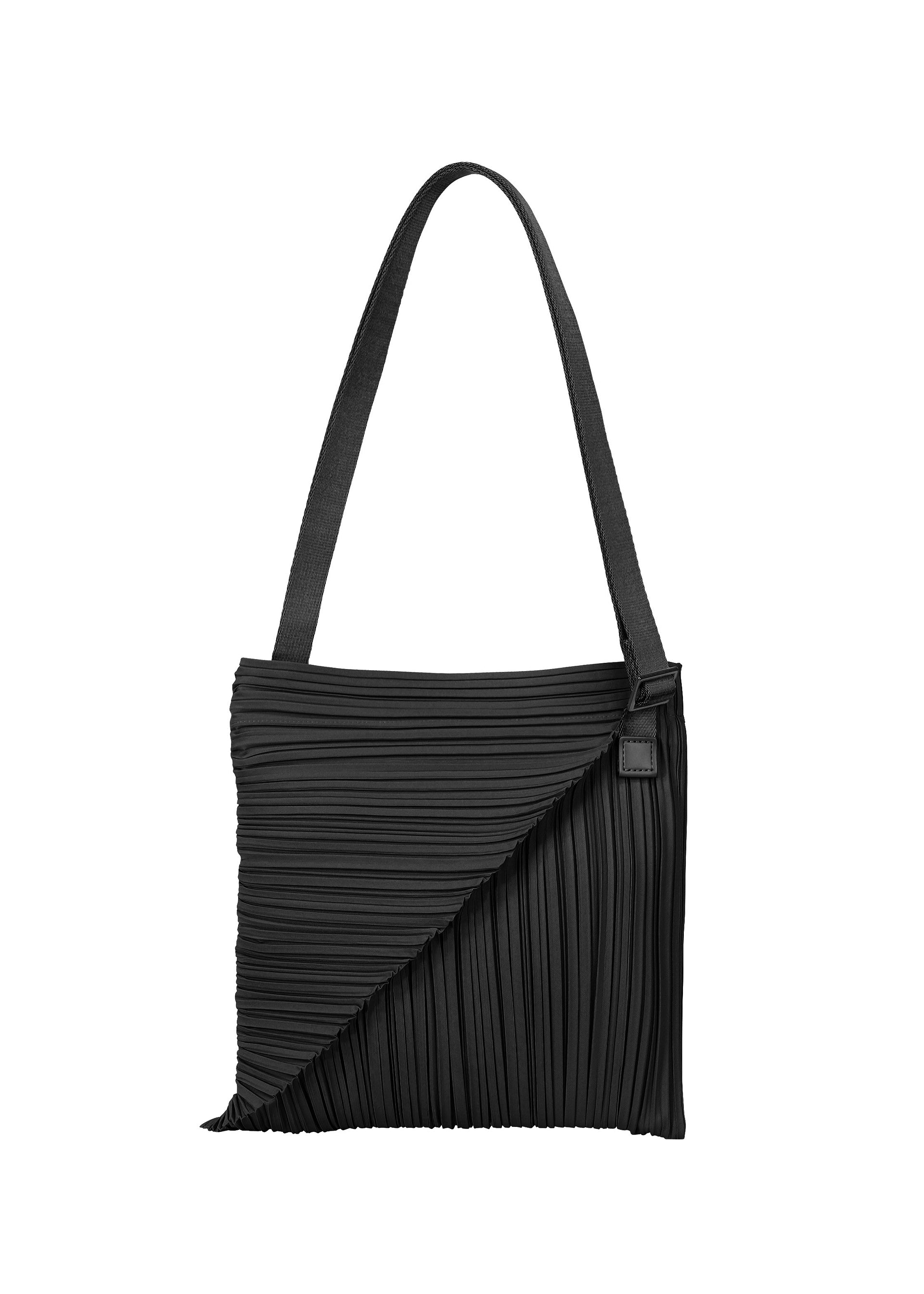 Bags – ISSEY MIYAKE ONLINE STORE