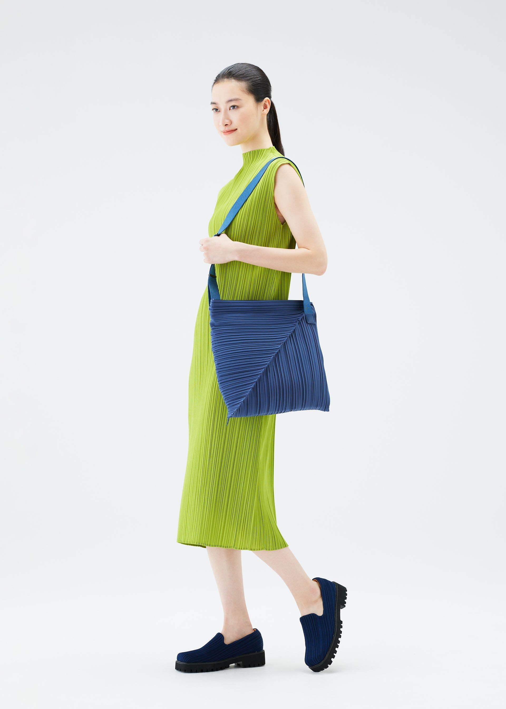 DIAGONAL PLEATS BAG