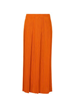 The MONTHLY COLORS : DECEMBER skirt by PLEATS PLEASE ISSEY MIYAKE is a bright orange, pleated midi with a straight silhouette in lightweight fabric, shown on a plain white background for a joyful look. - ORANGE （no.32）