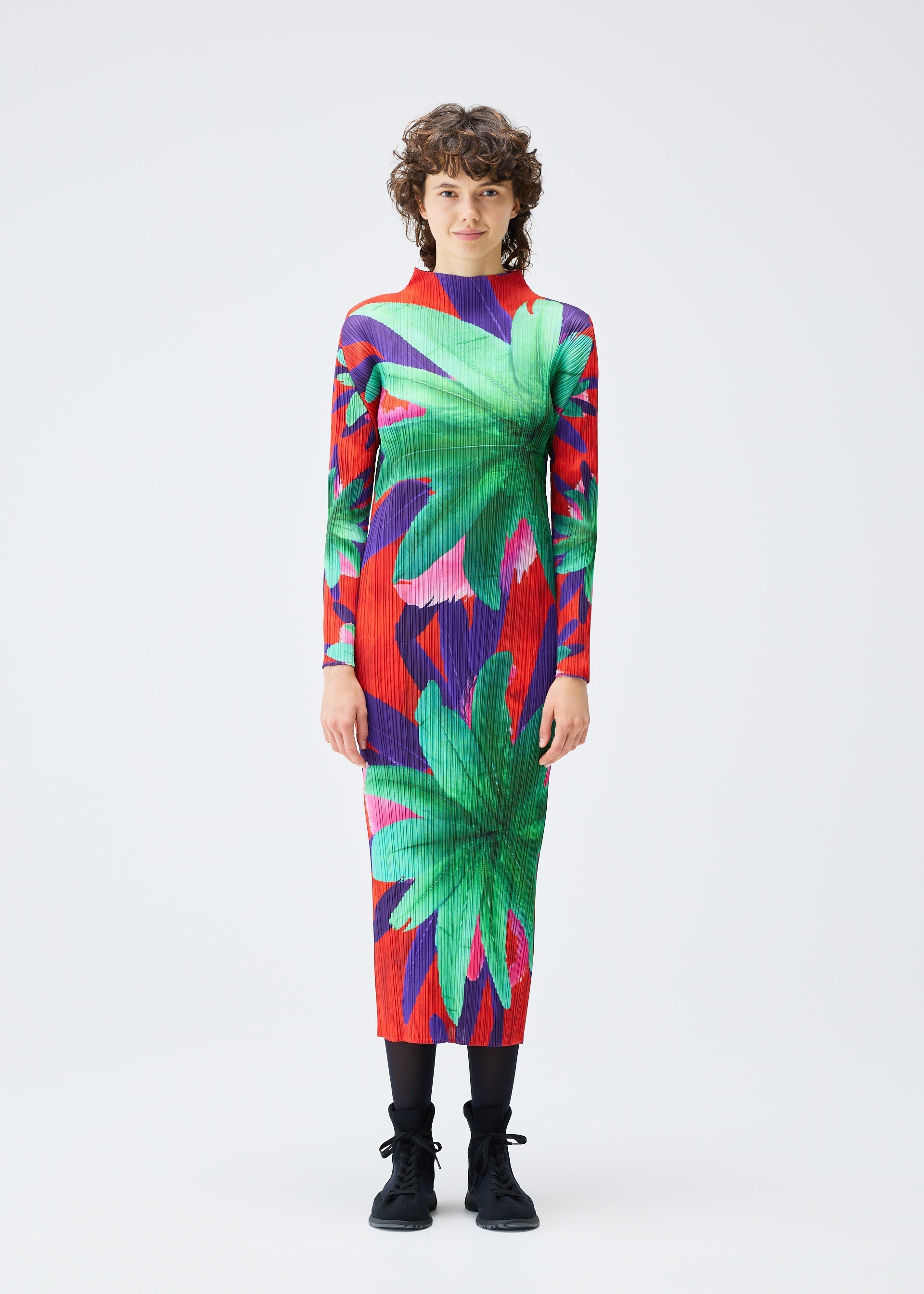 WOMEN / DRESSES – ISSEY MIYAKE ONLINE STORE