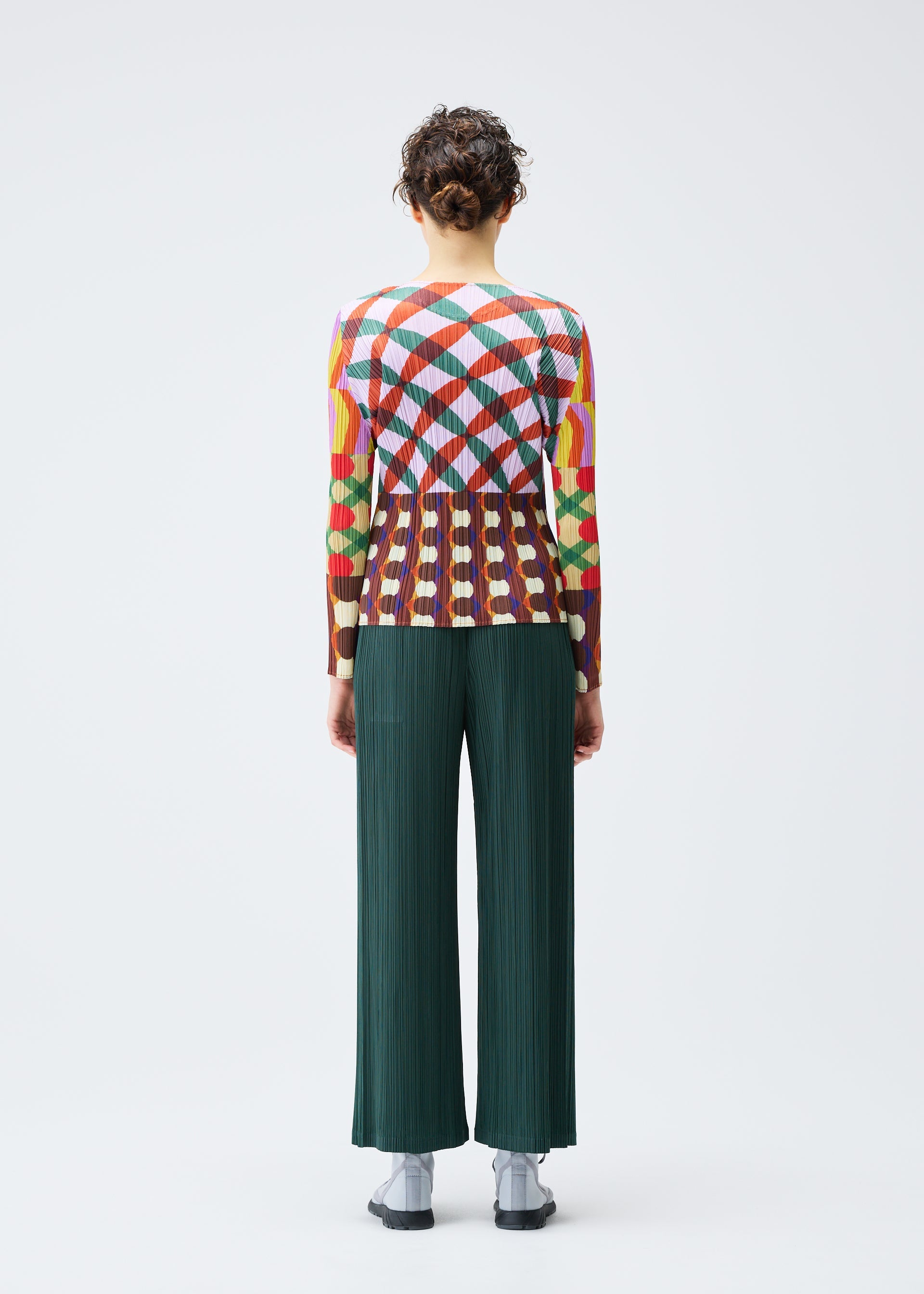 Zoomed view A person stands facing away against a white background, wearing the HARMONY round-neck long-sleeved top and dark green pleated wide-leg pants from PLEATS PLEASE ISSEY MIYAKE, paired with light gray shoes.