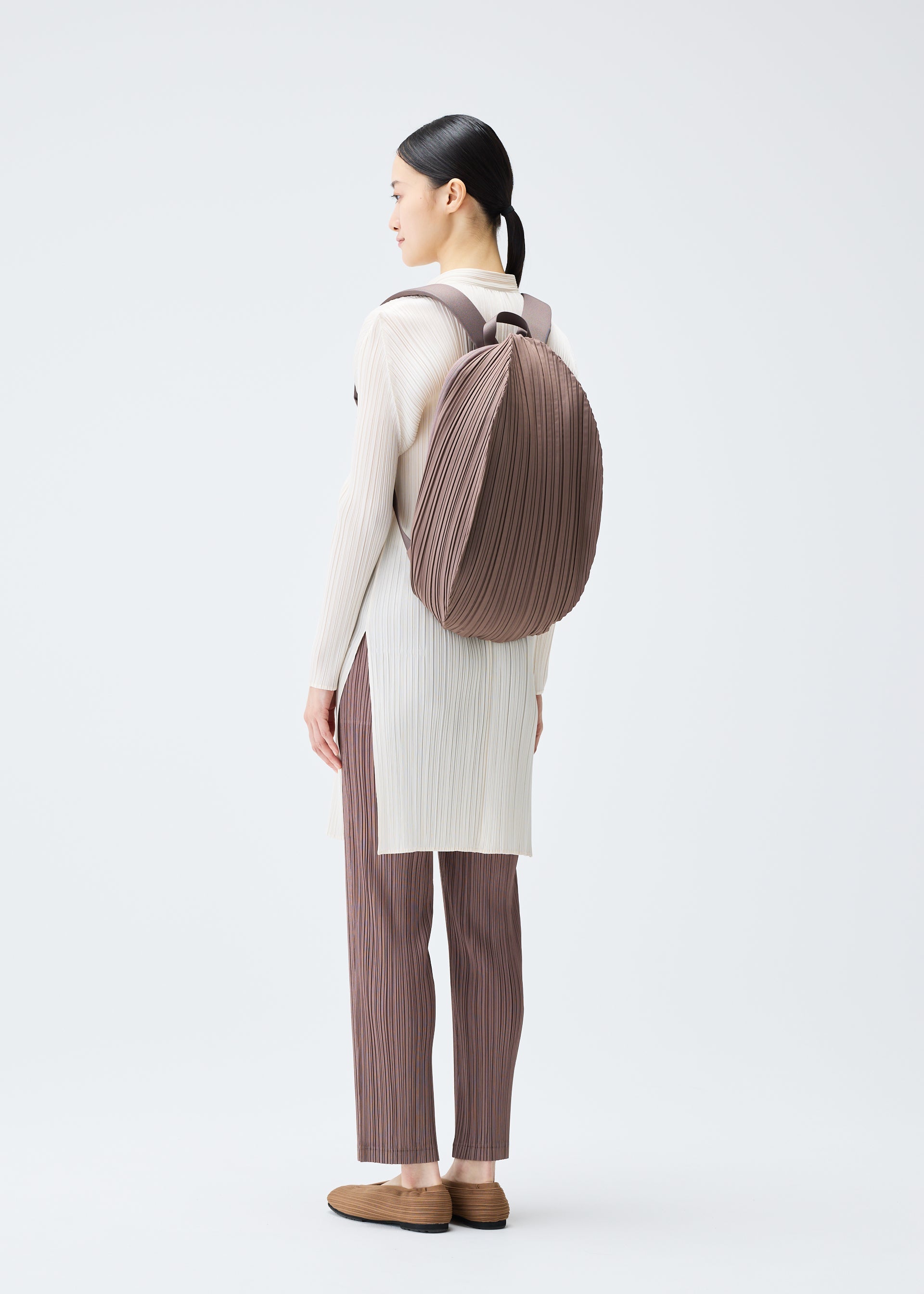 OVAL PLEATS BACKPACK