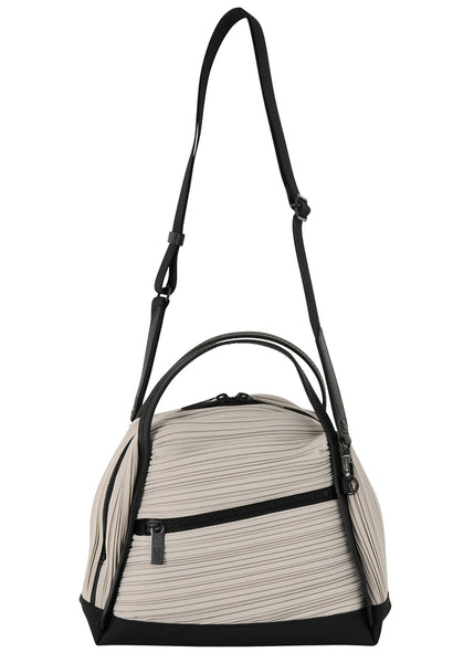 BIAS PLEATS BAG – ISSEY MIYAKE ONLINE STORE