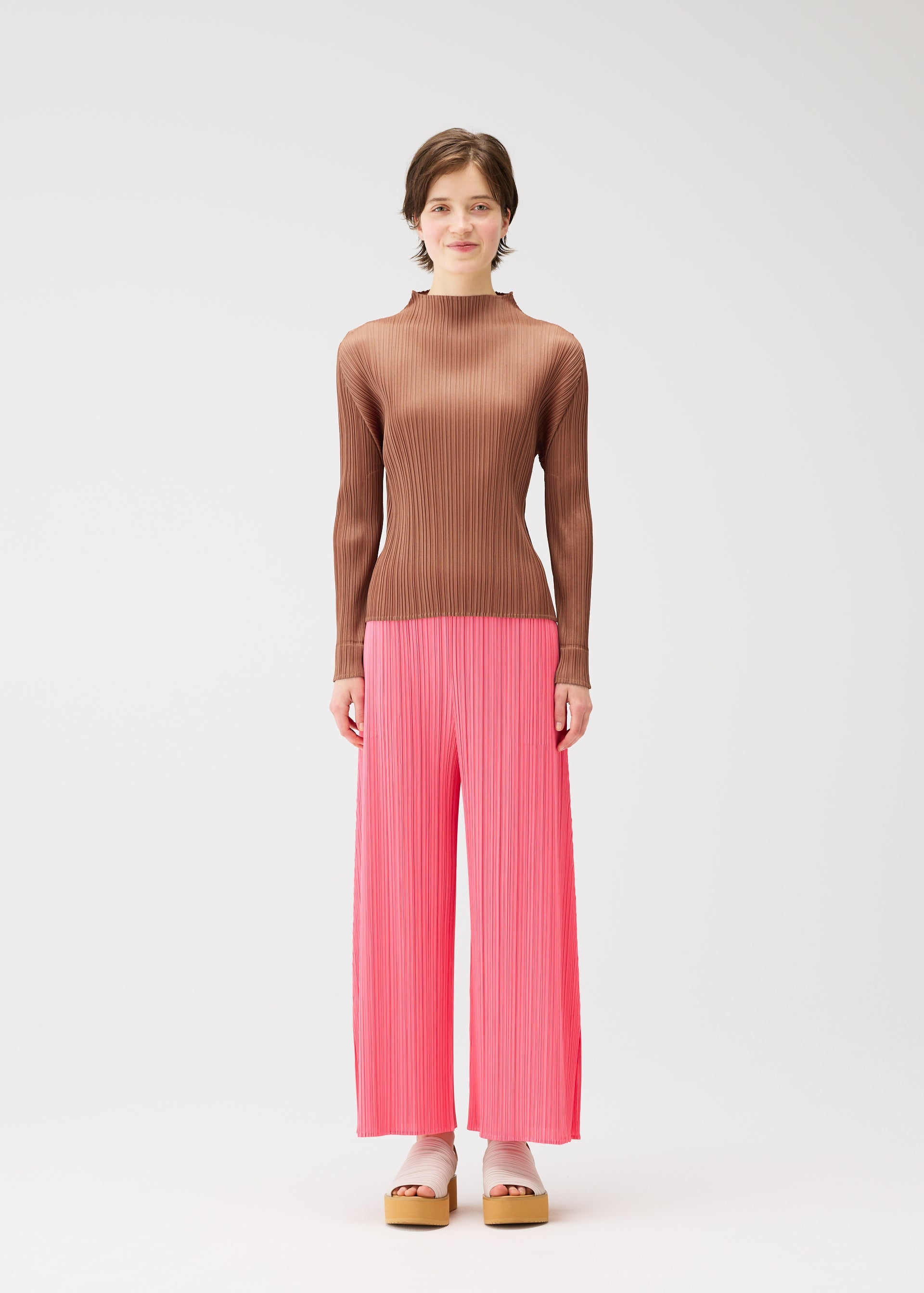 WOMEN / PANTS – ISSEY MIYAKE ONLINE STORE