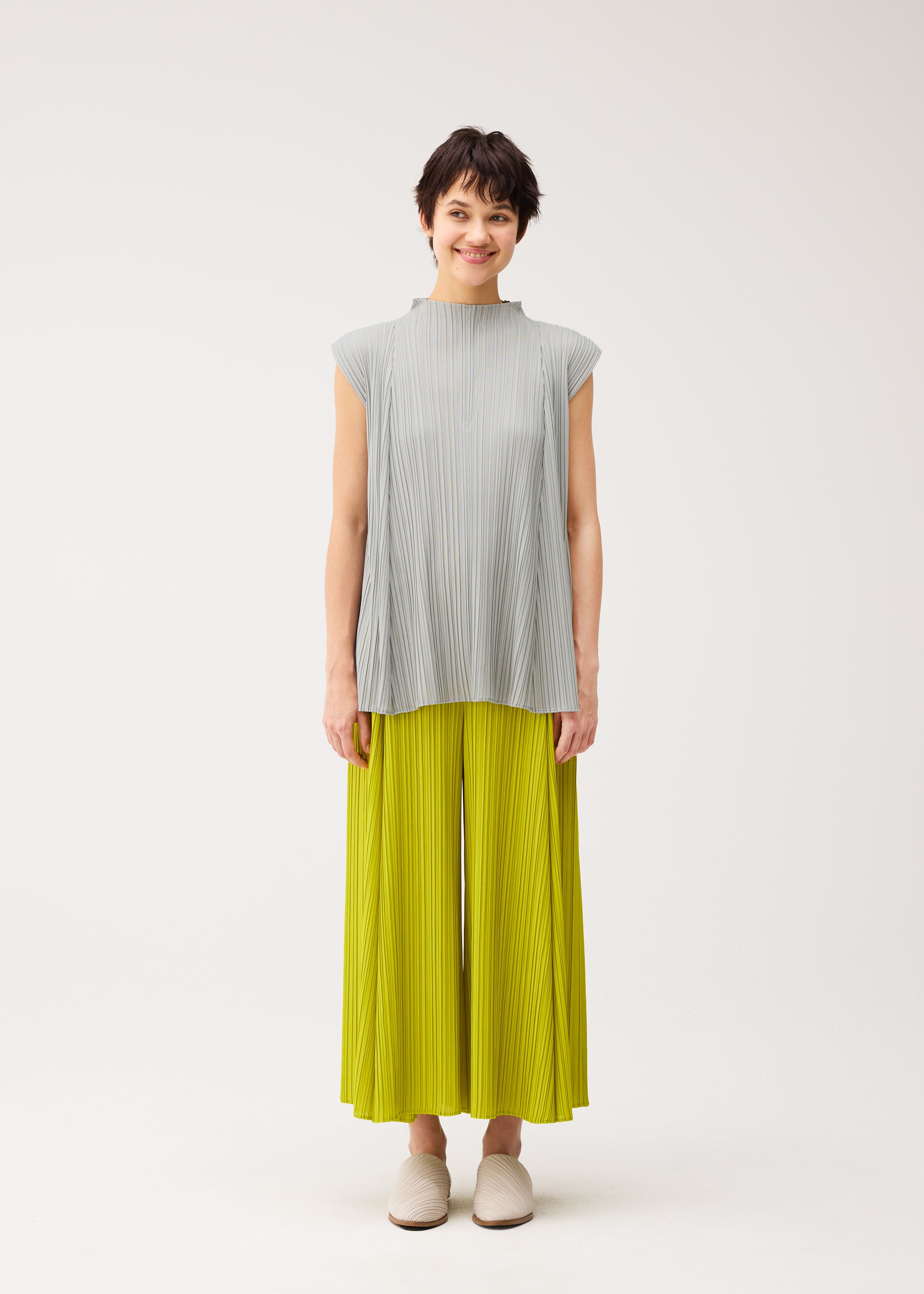 MELLOW PLEATS – ISSEY MIYAKE ONLINE STORE