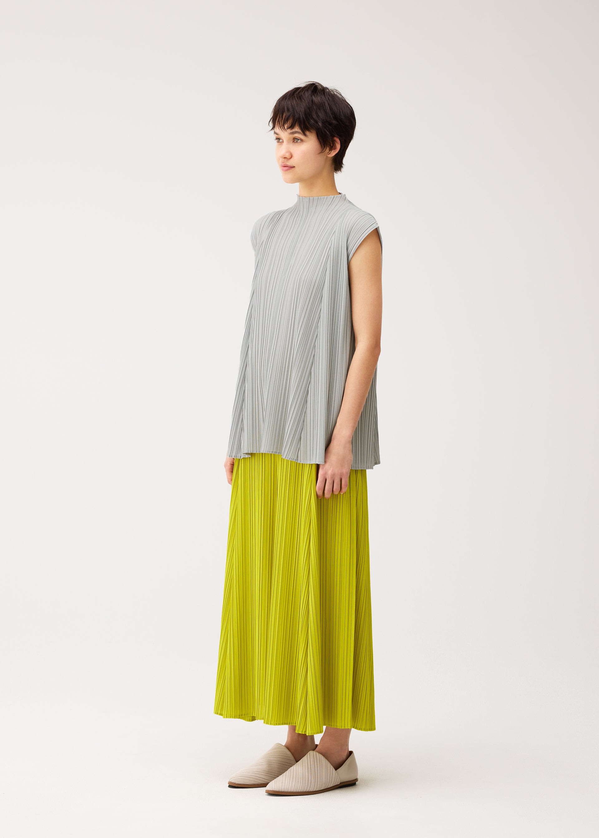 MELLOW PLEATS – ISSEY MIYAKE ONLINE STORE