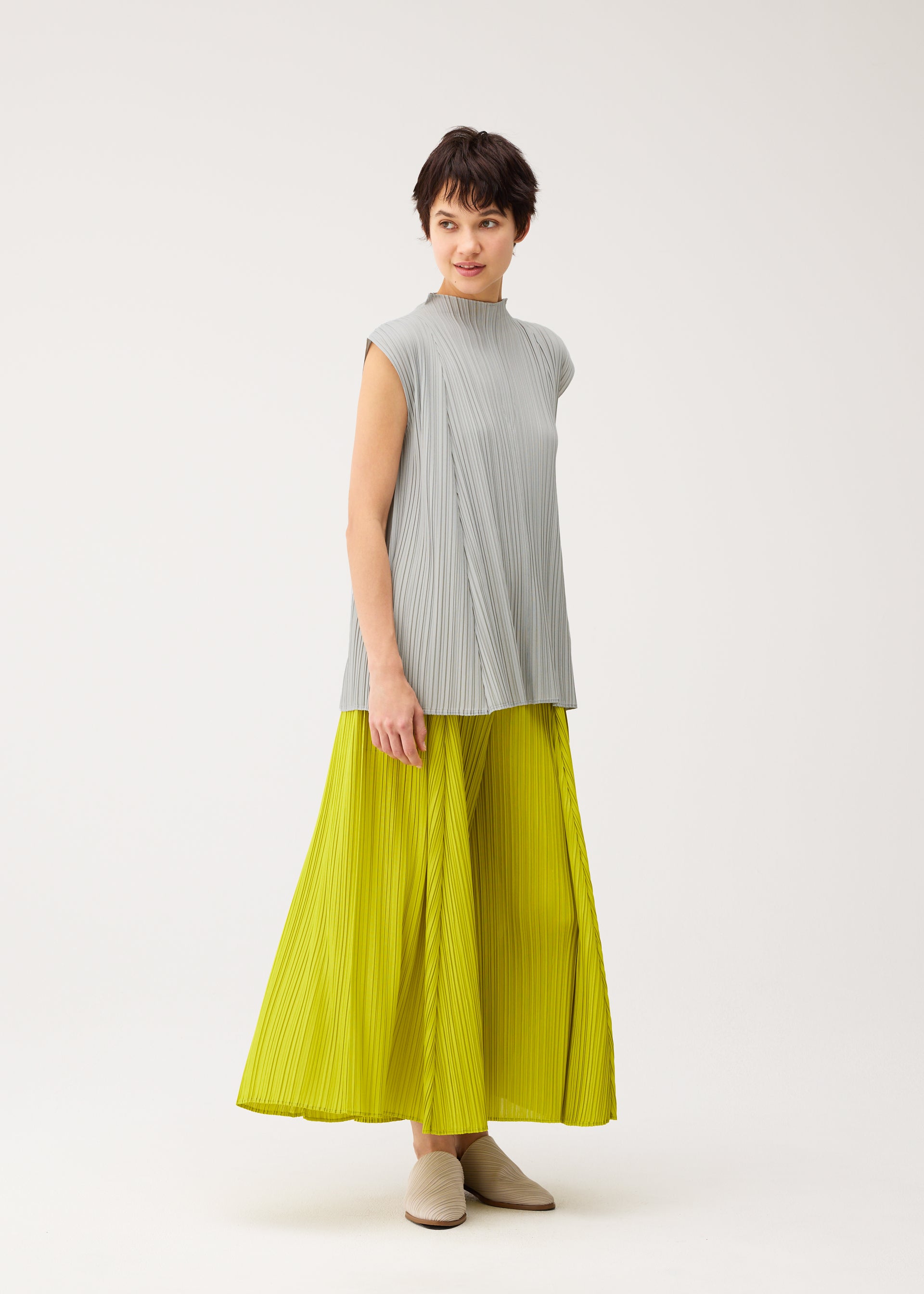 MELLOW PLEATS – ISSEY MIYAKE ONLINE STORE