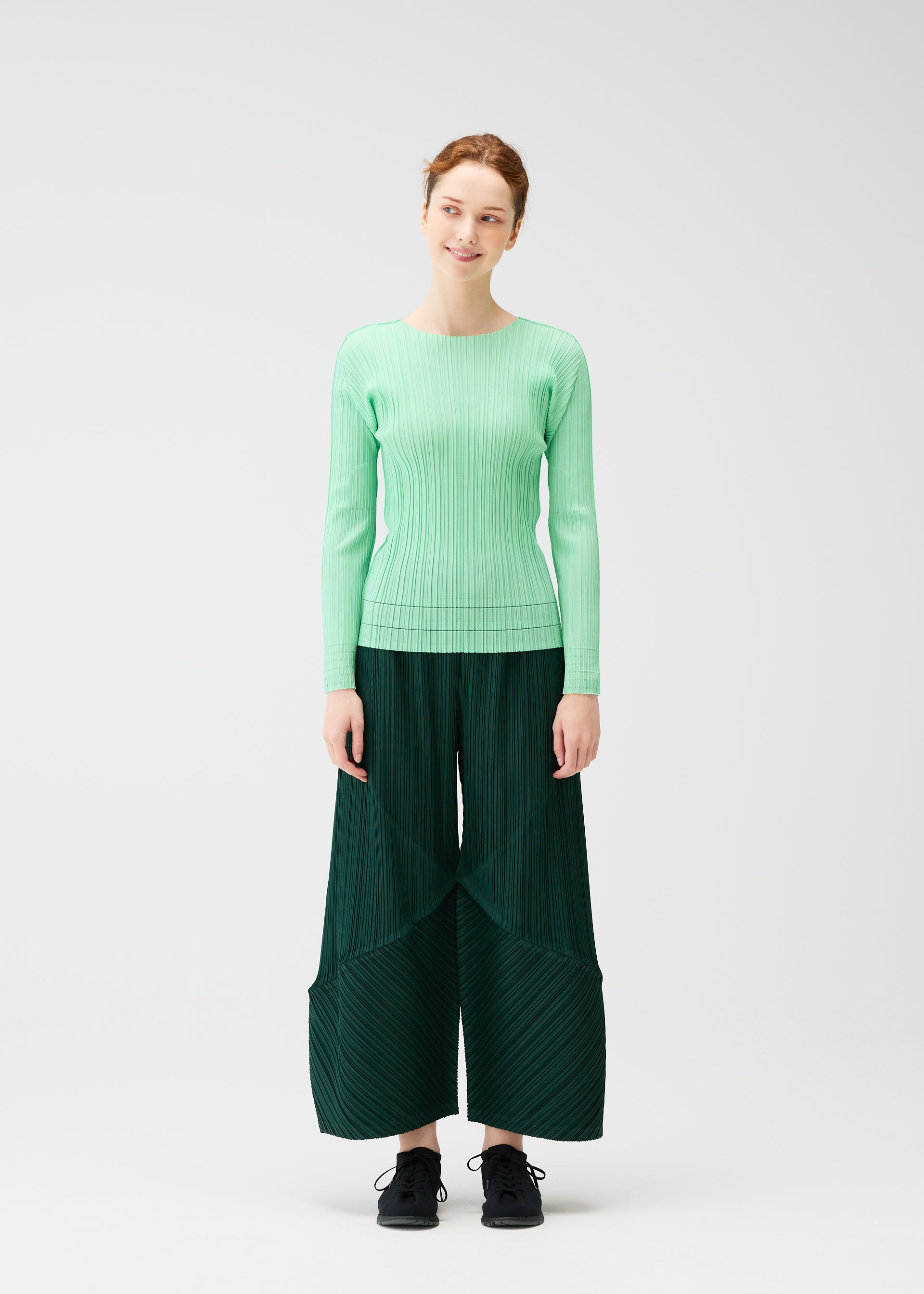 WOMEN / PANTS – ISSEY MIYAKE ONLINE STORE