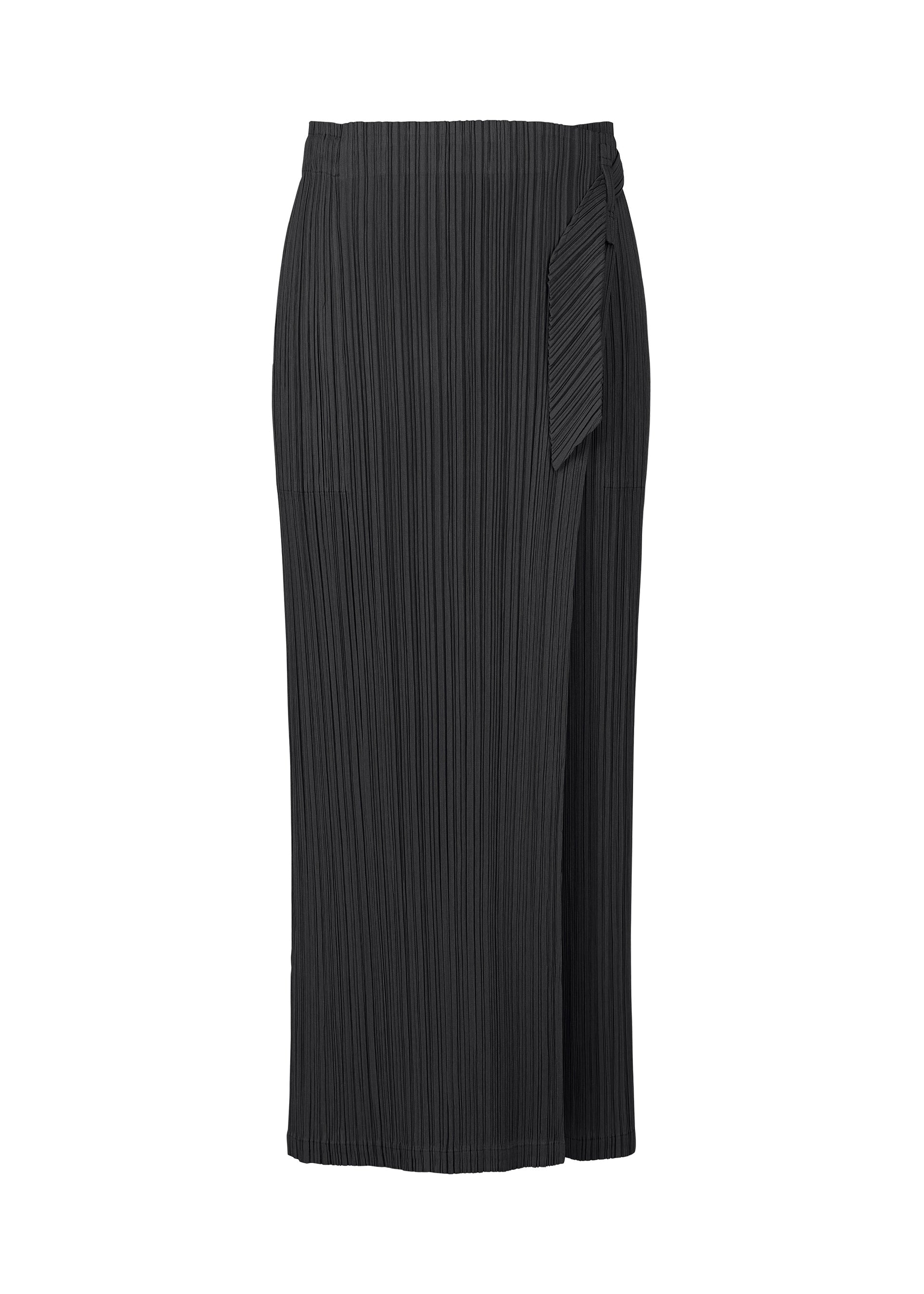 Zoomed view The FACADE skirt by PLEATS PLEASE ISSEY MIYAKE is a black, high-waisted midi with pleated texture and an asymmetrical right-side detail, inspired by the unconventional pants trend. - BLACK （no.15）