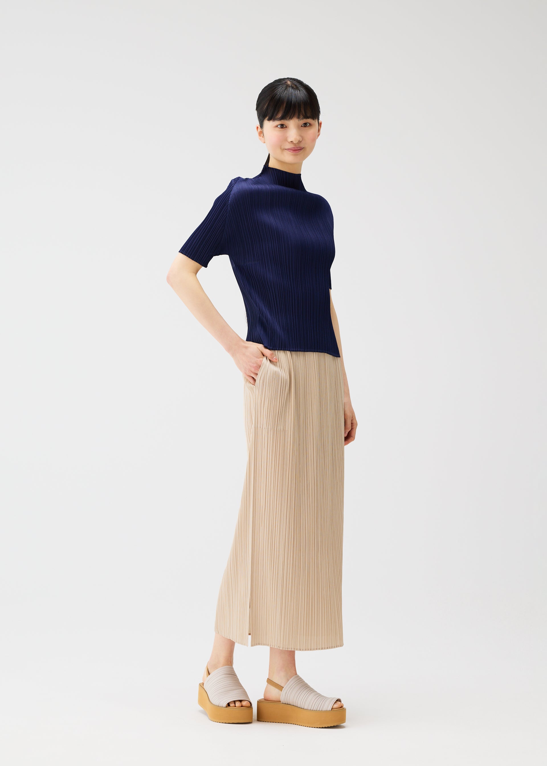 MONTHLY COLORS : MAY – ISSEY MIYAKE ONLINE STORE