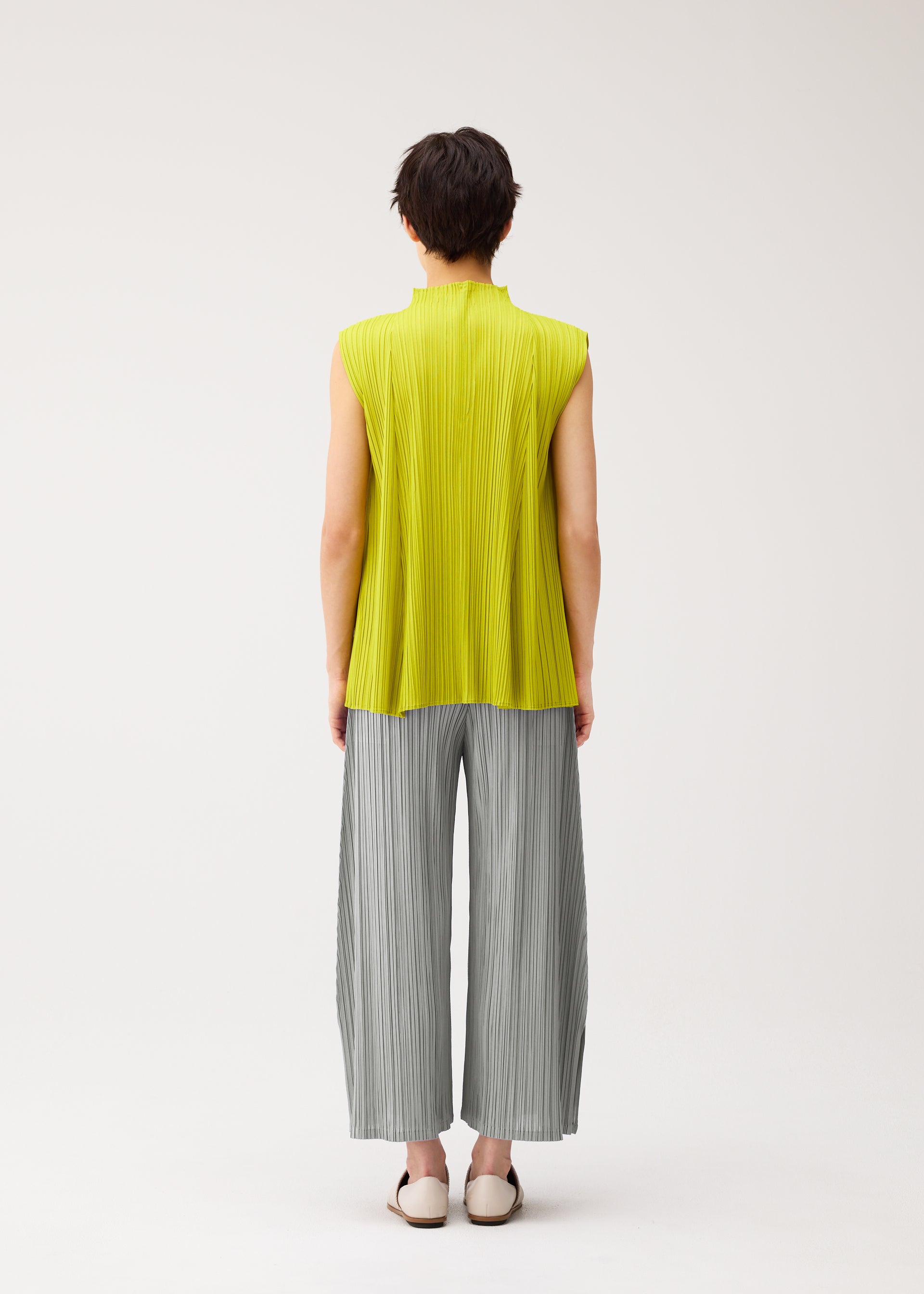 MELLOW PLEATS – ISSEY MIYAKE ONLINE STORE