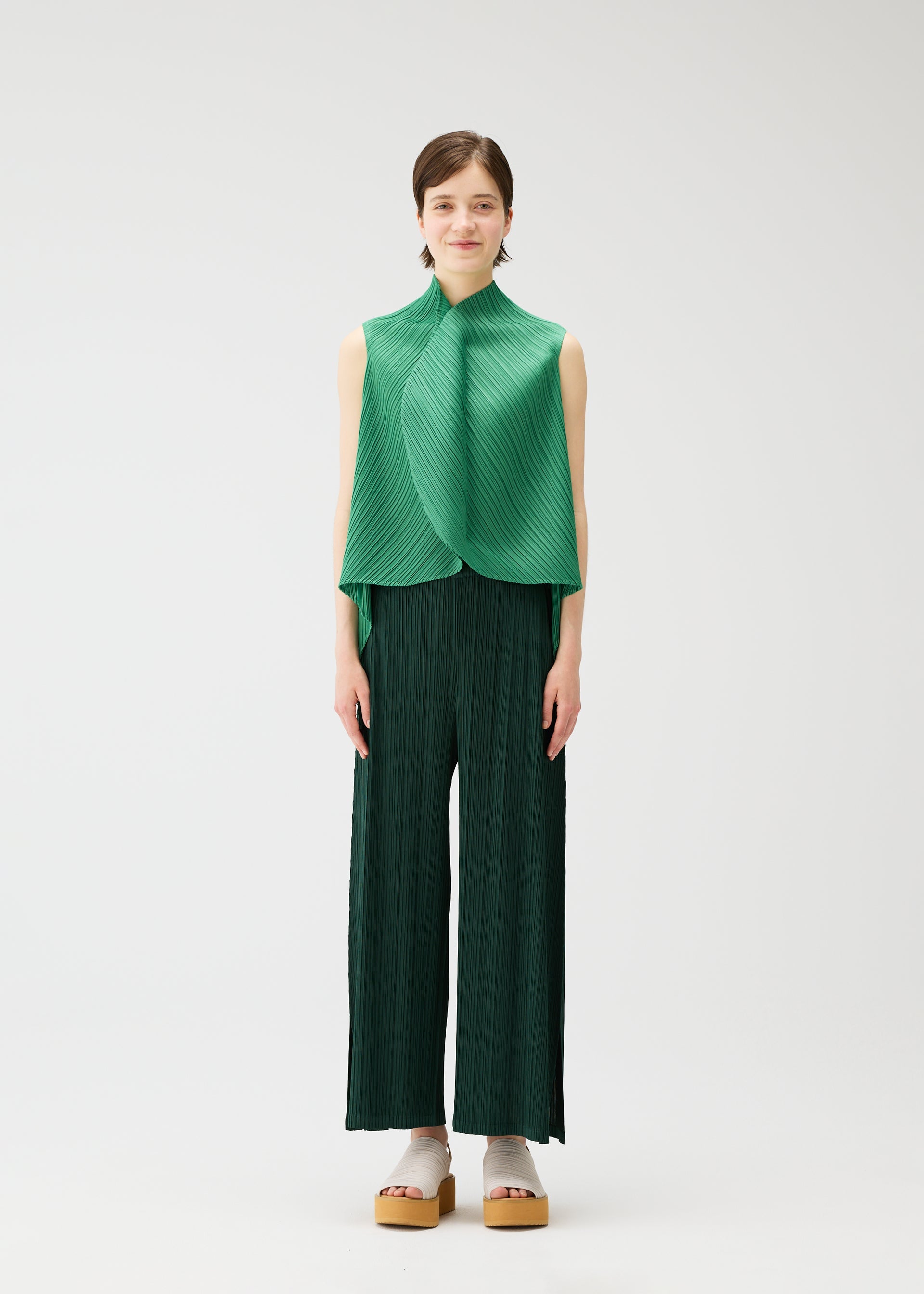 人気を誇る イッセイミヤケ◇PLEATS PLEASE◇薄黄緑◇タンクトップ♯4