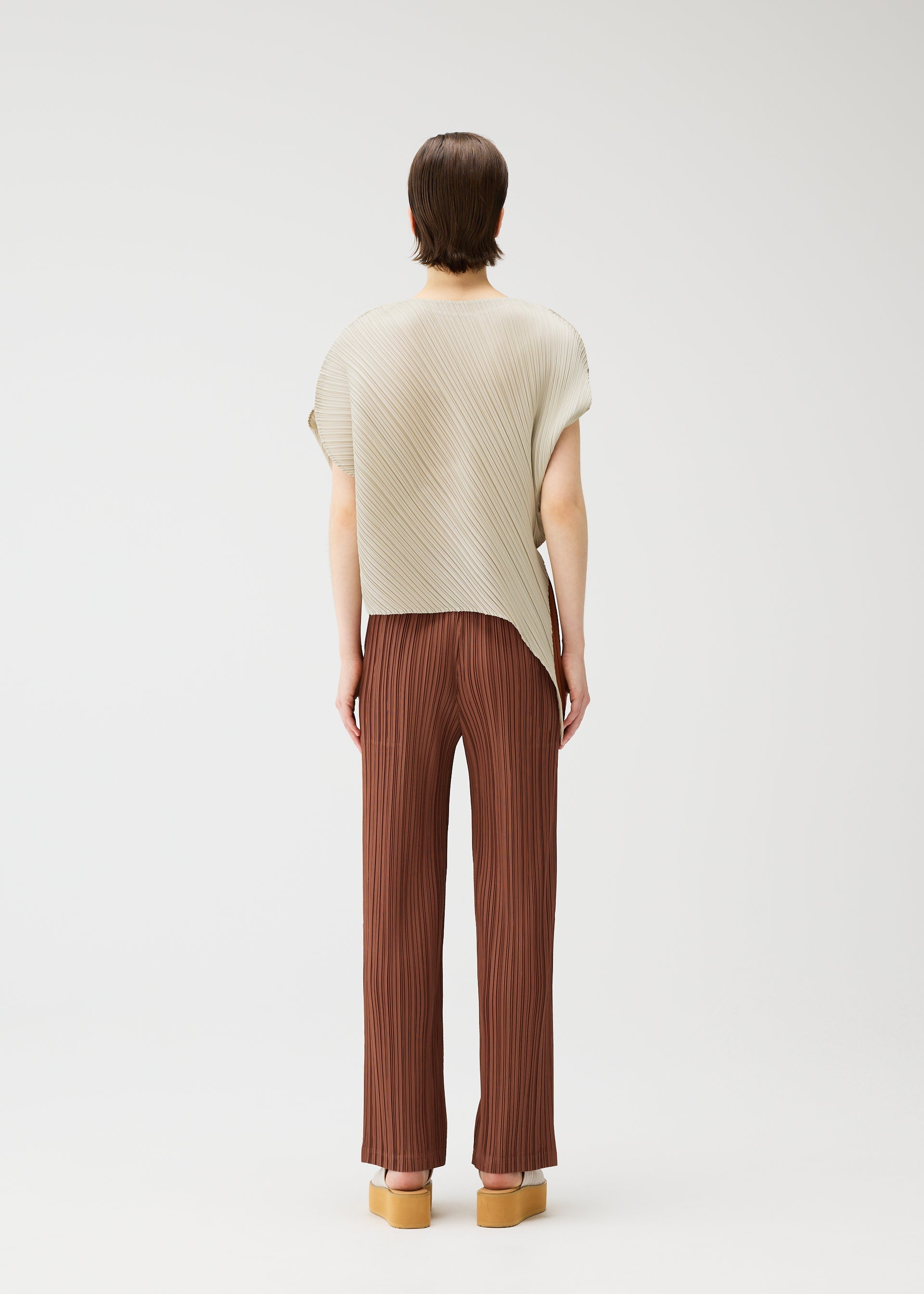 プリーツプリーズイッセイミヤケ　LEAF トップス LEAF – ISSEY MIYAKE ONLINE STORE