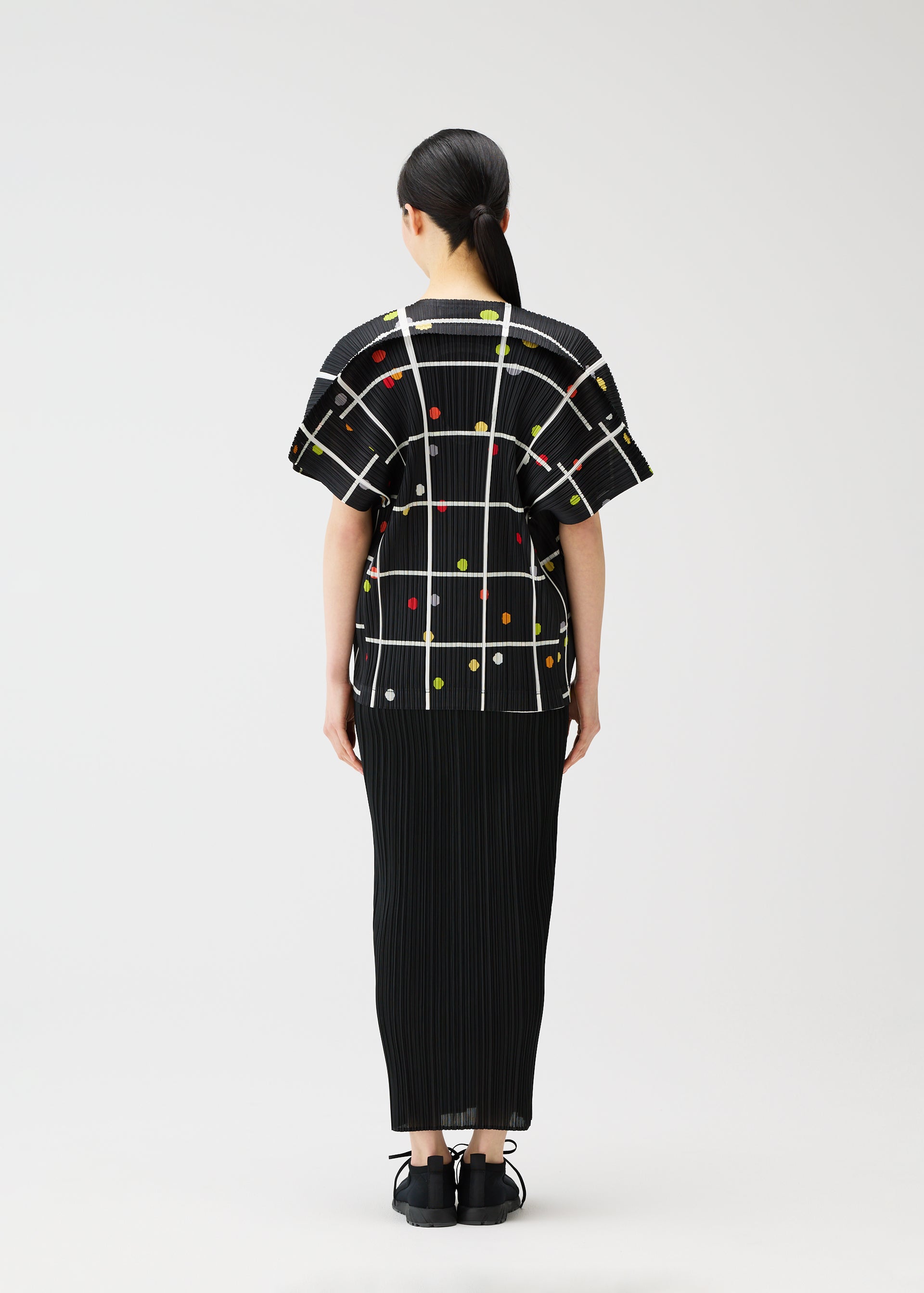 CROSSING DOTS – ISSEY MIYAKE ONLINE STORE