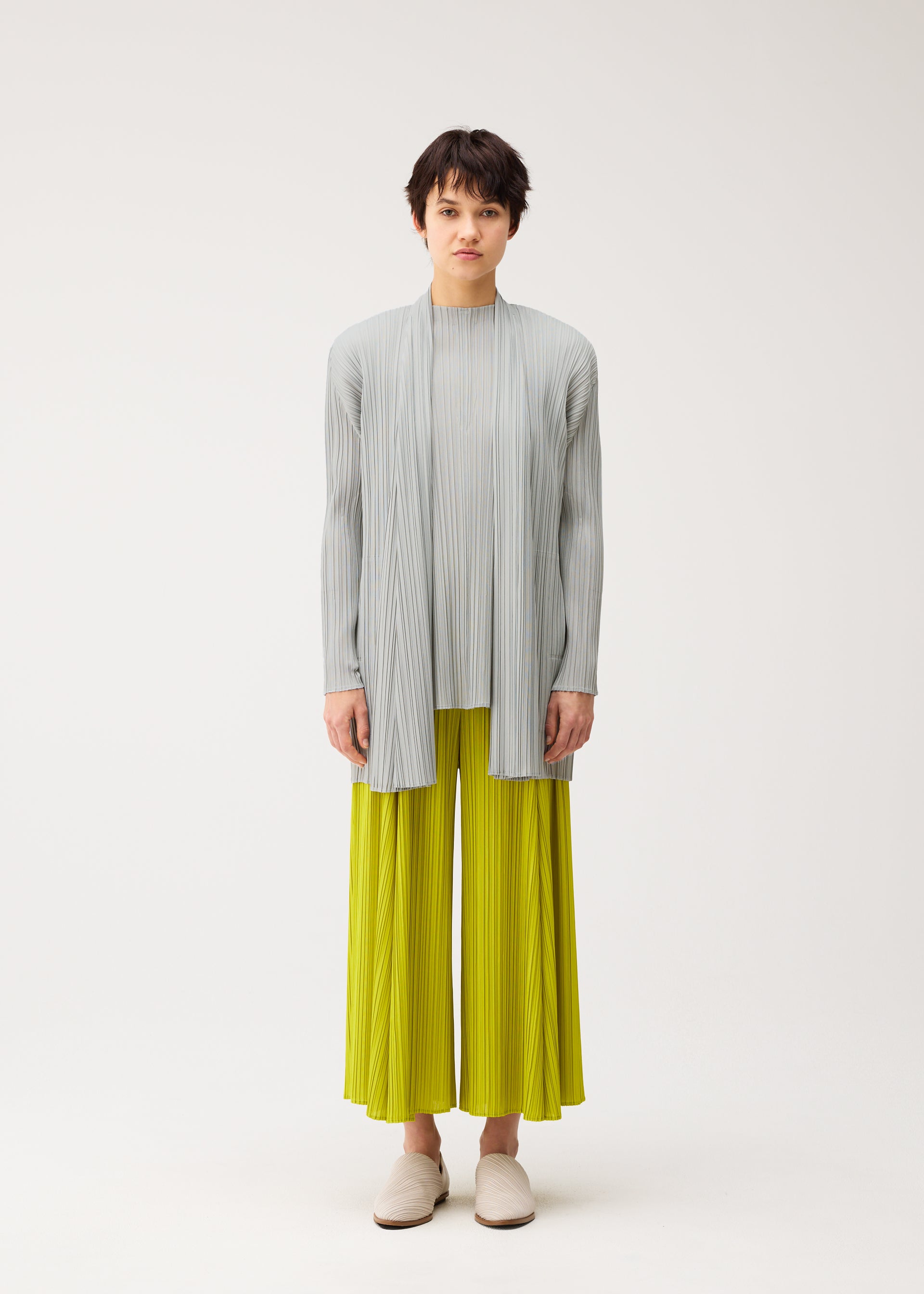 MELLOW PLEATS – ISSEY MIYAKE ONLINE STORE