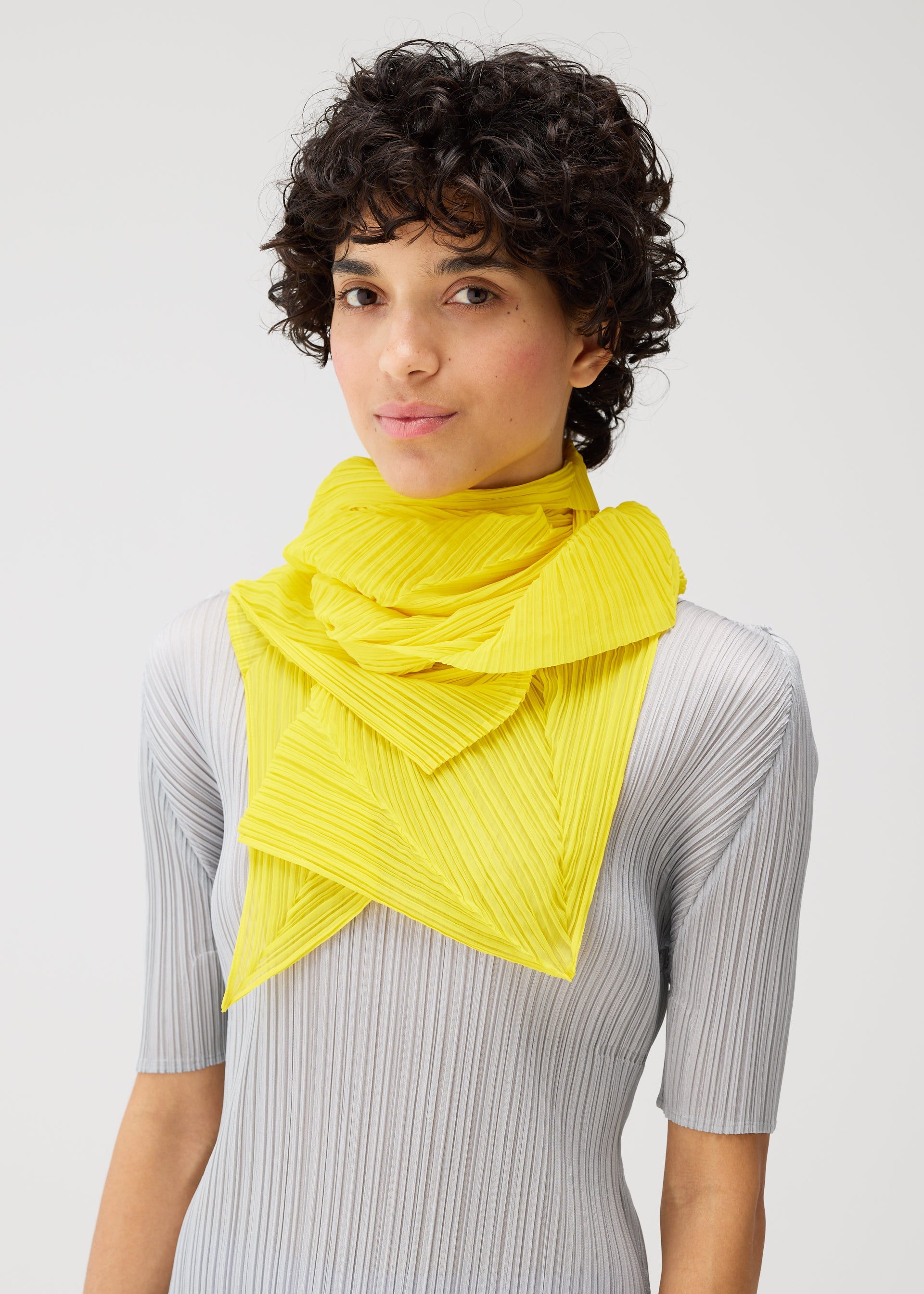 SCARVES – ISSEY MIYAKE ONLINE STORE