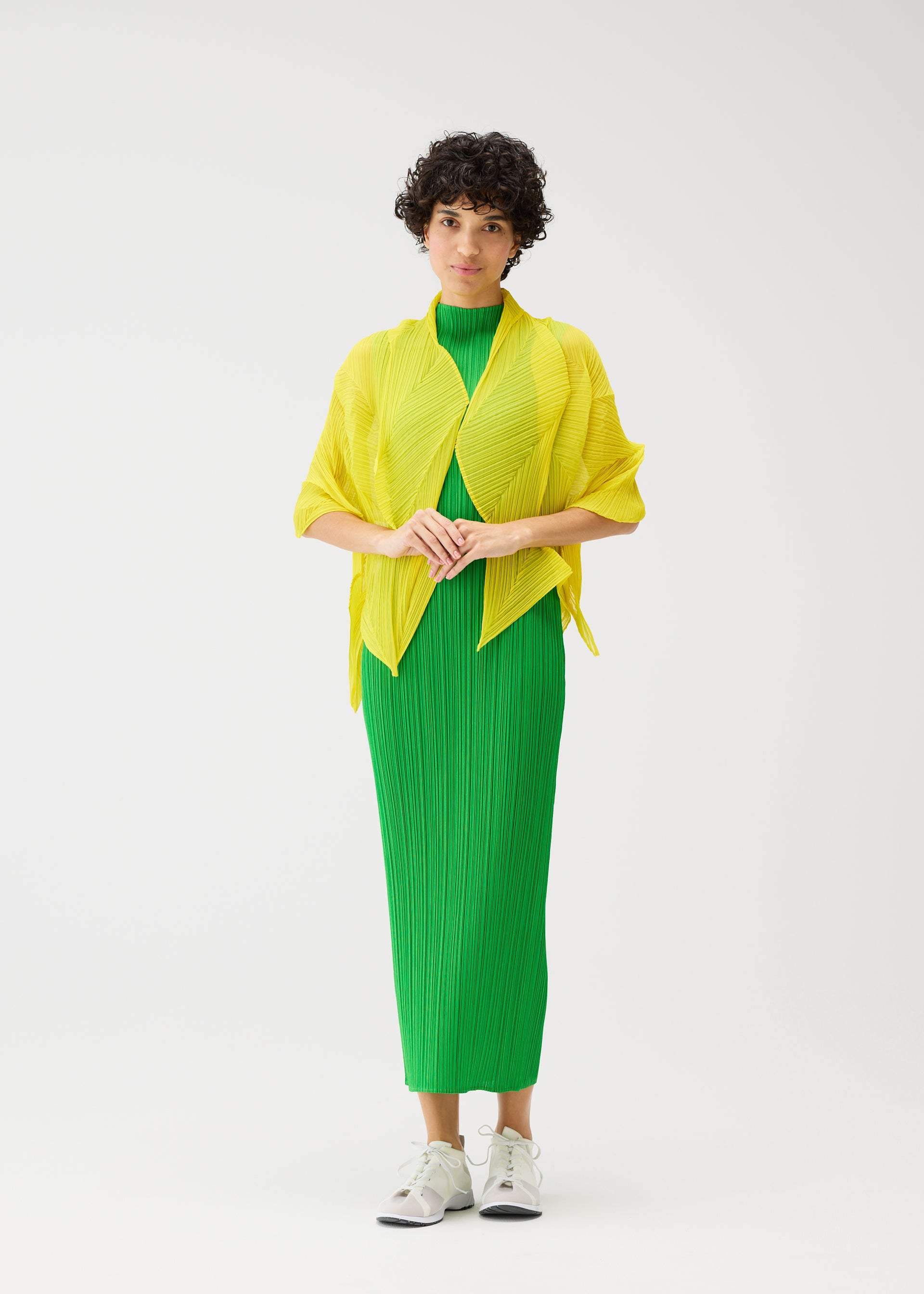 ZIGZAG SCARF – ISSEY MIYAKE ONLINE STORE