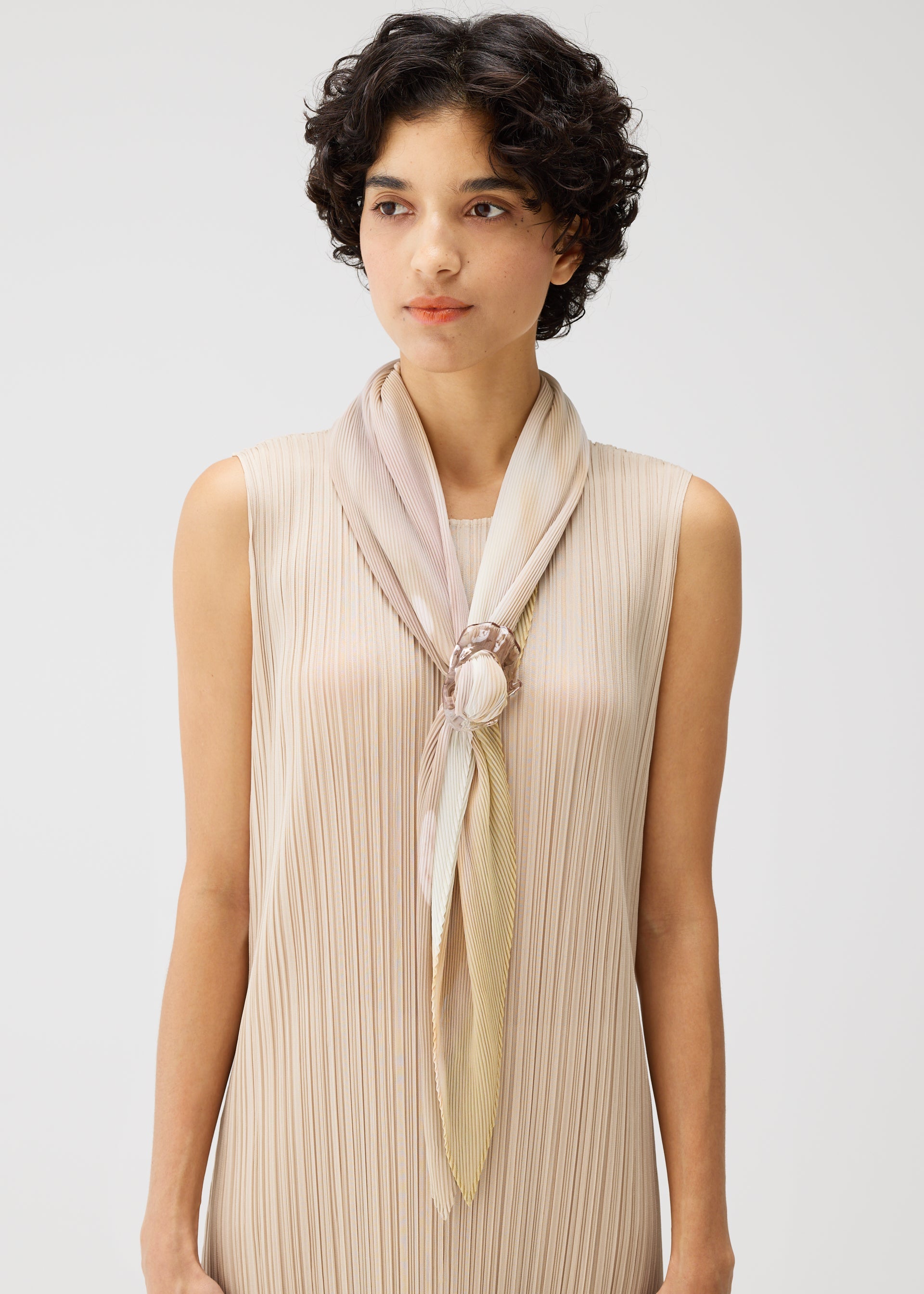 SCARVES – ISSEY MIYAKE ONLINE STORE