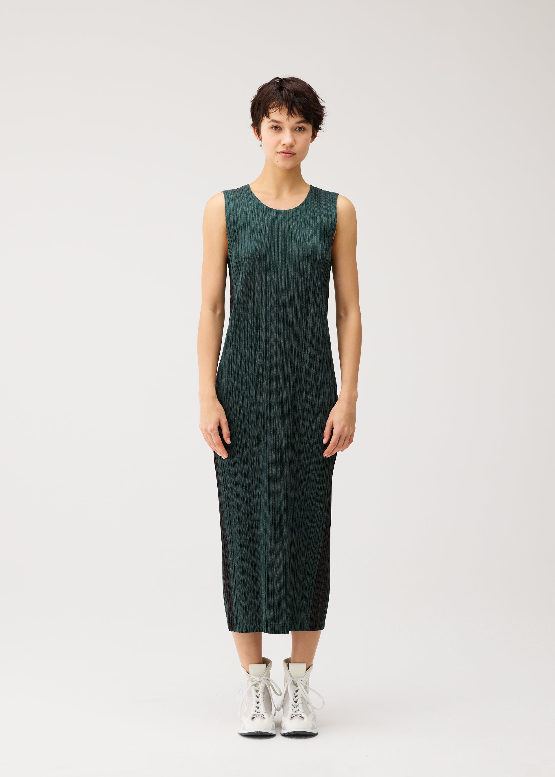 WOMEN / DRESSES – ISSEY MIYAKE ONLINE STORE