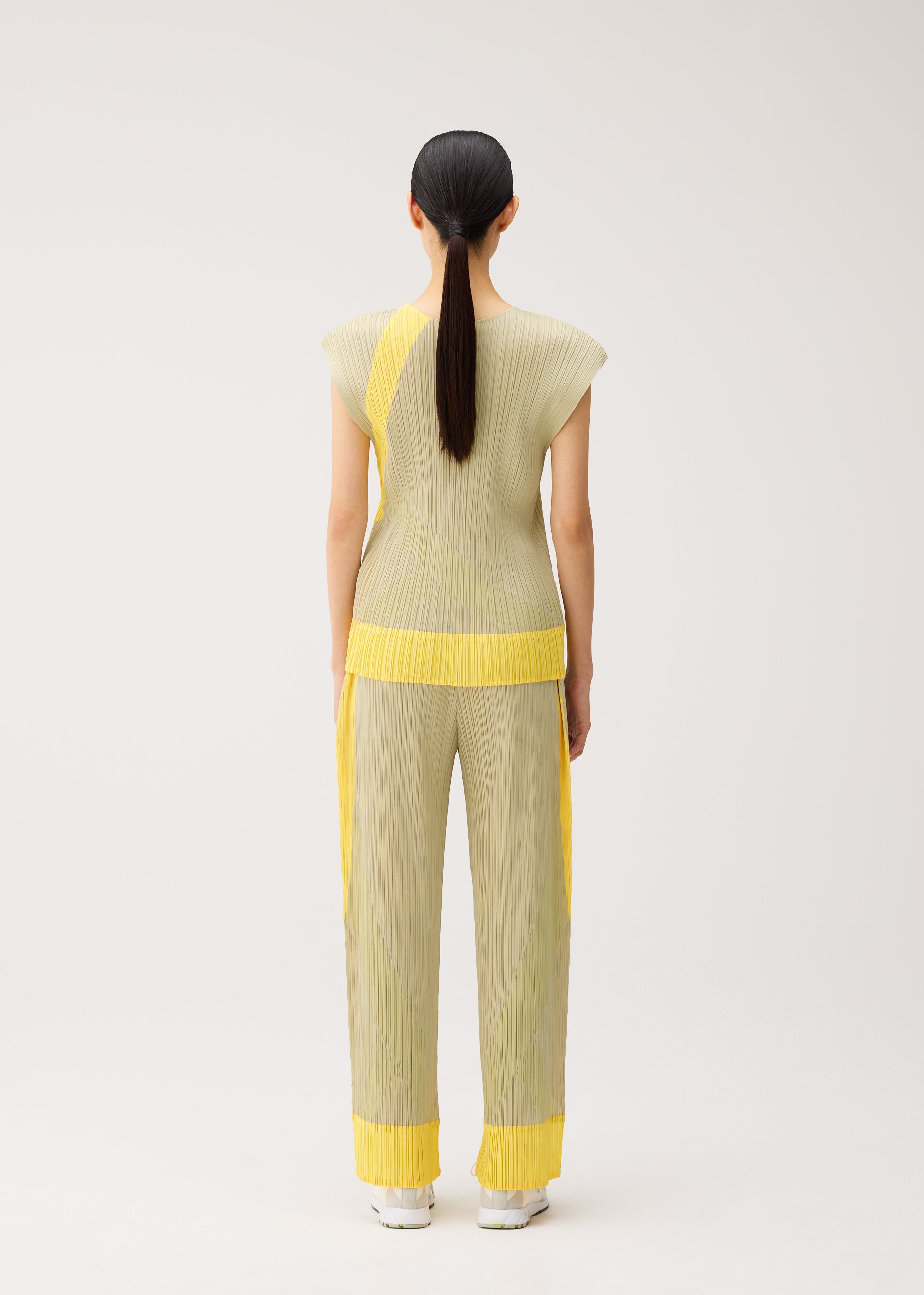 TWIRL – ISSEY MIYAKE ONLINE STORE