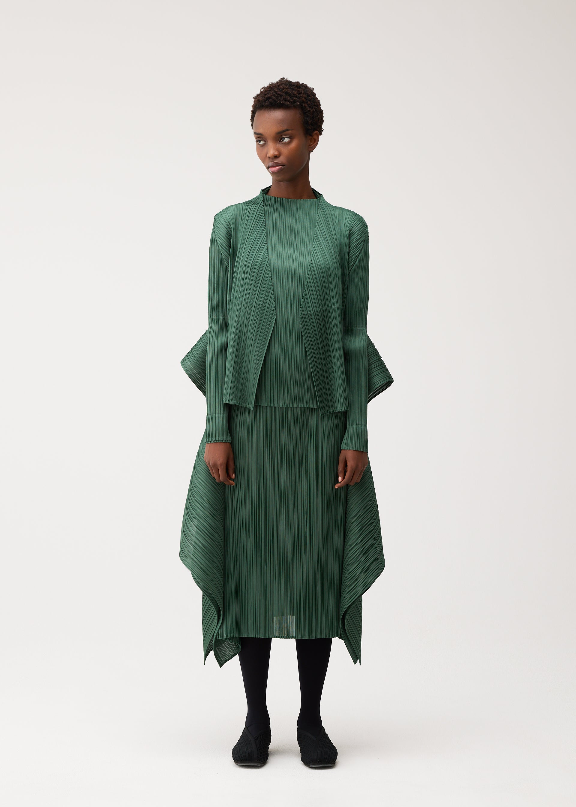 PLEATS PLEASE ISSEY MIYAKE – ISSEY MIYAKE ONLINE STORE