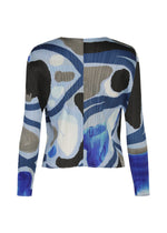 The PLEATS PLEASE ISSEY MIYAKE ROLL top is a long-sleeved, pleated design with abstract blue, black, white, and gray prints. Shown from the back, its wavy and circular patterns evoke norimaki sushi in varied shades.