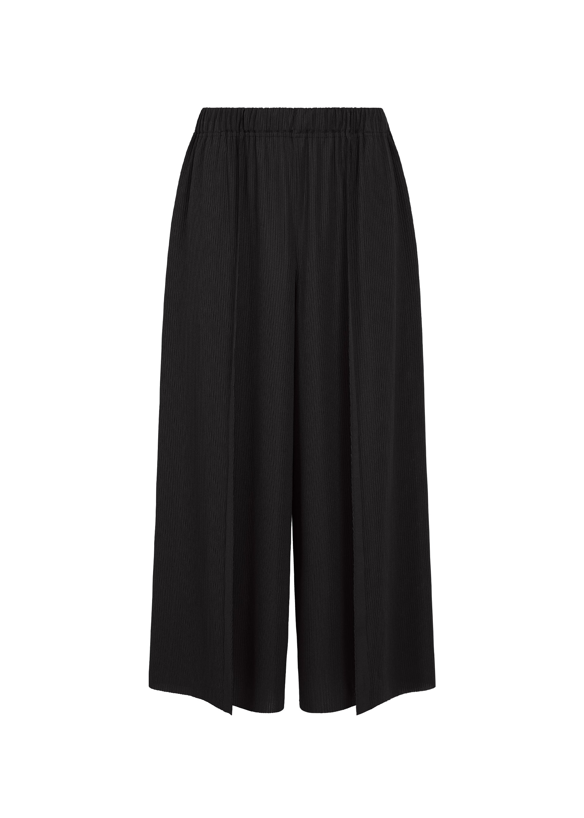 Zoomed view The A-POC BOTTOMS by PLEATS PLEASE ISSEY MIYAKE are black, mid-length wide-leg culotte pants crafted from a textured fabric with an A-POC structure and feature an elastic waistband. The pants, which end below the knee, are displayed against a white background. - BLACK （no.15）