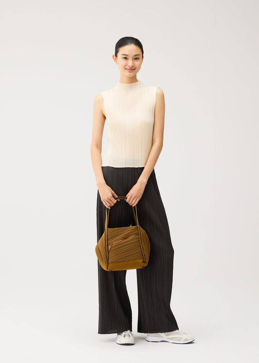 BIAS PLEATS BAG view 2