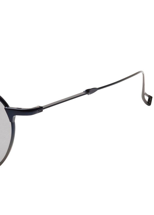 Zoomed view Side view of thin, dark-rimmed PANT Ⅲ titanium sunglasses, featuring a folding hinge on the temple arm.